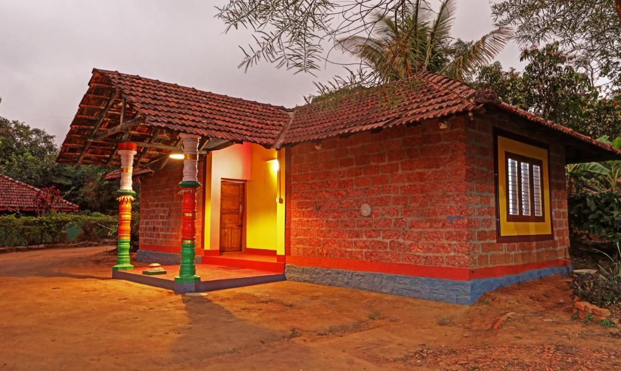 Hotel Allaranda Homestay Madikeri Bagian luar foto