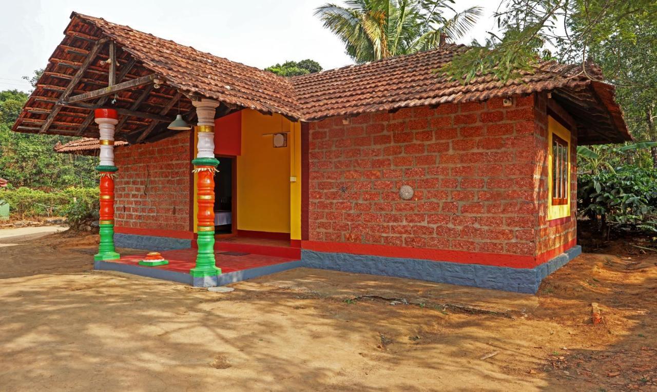 Hotel Allaranda Homestay Madikeri Bagian luar foto