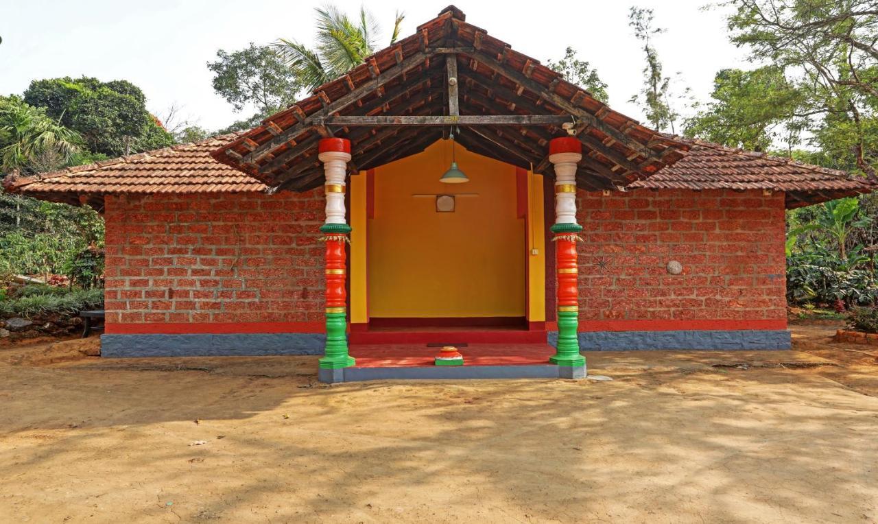 Hotel Allaranda Homestay Madikeri Bagian luar foto