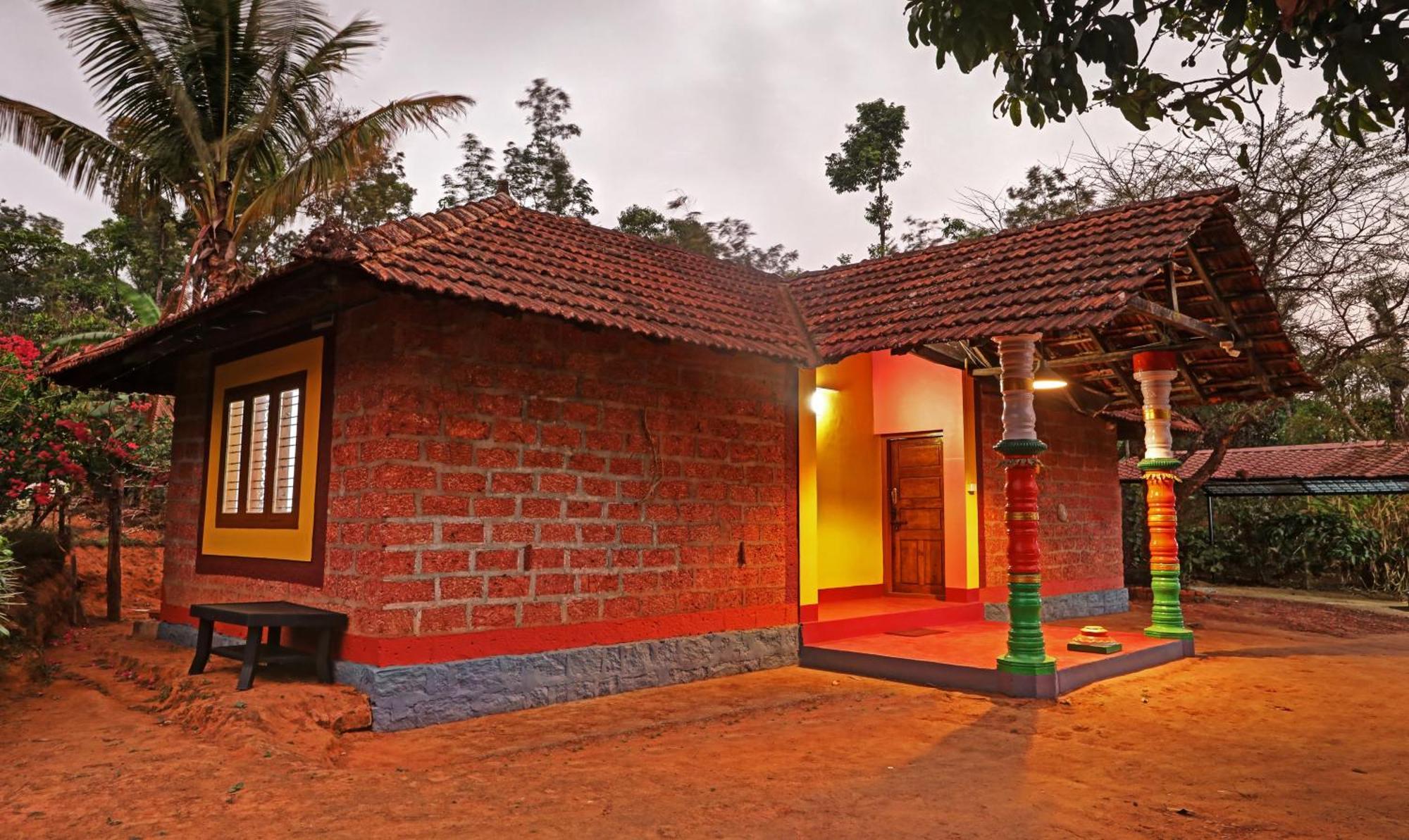 Hotel Allaranda Homestay Madikeri Bagian luar foto